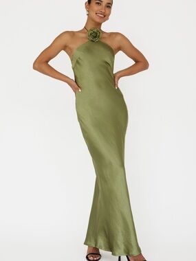Selfie Leslie- High Roller Flower Decoration Halter Dress Olive